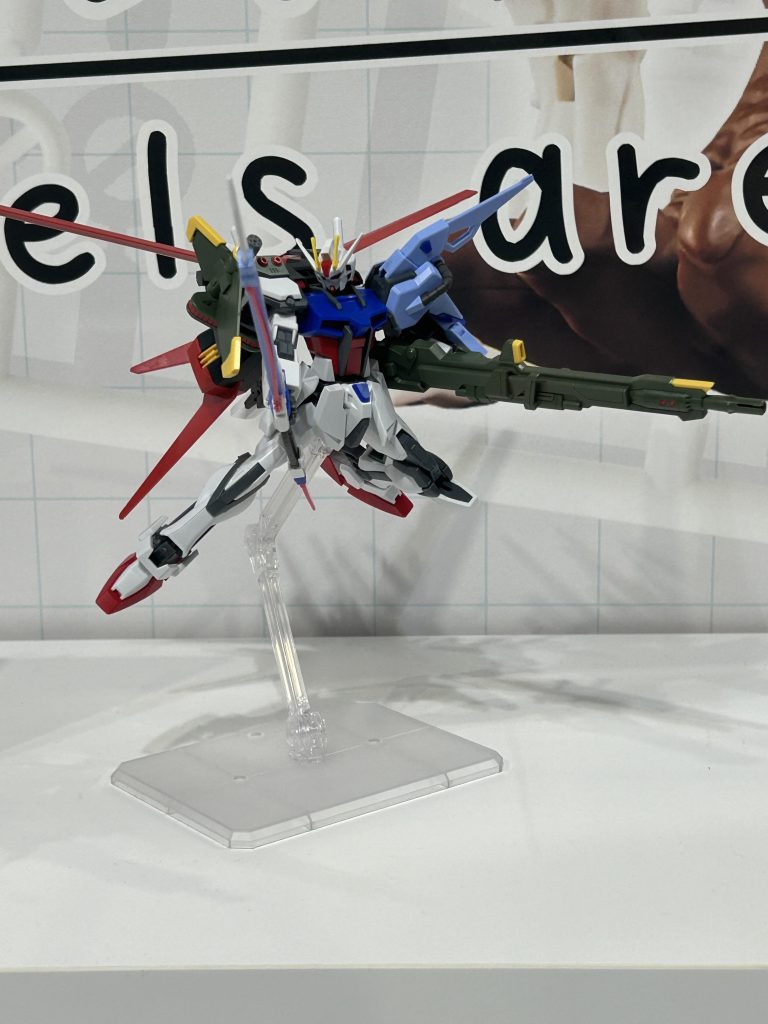 おまけでプラモフェスで見た今後発売予定の別売りのランチャー、ソード、エールストライクパックのやつ。さすがに最近のクオリティはすごいですね😆