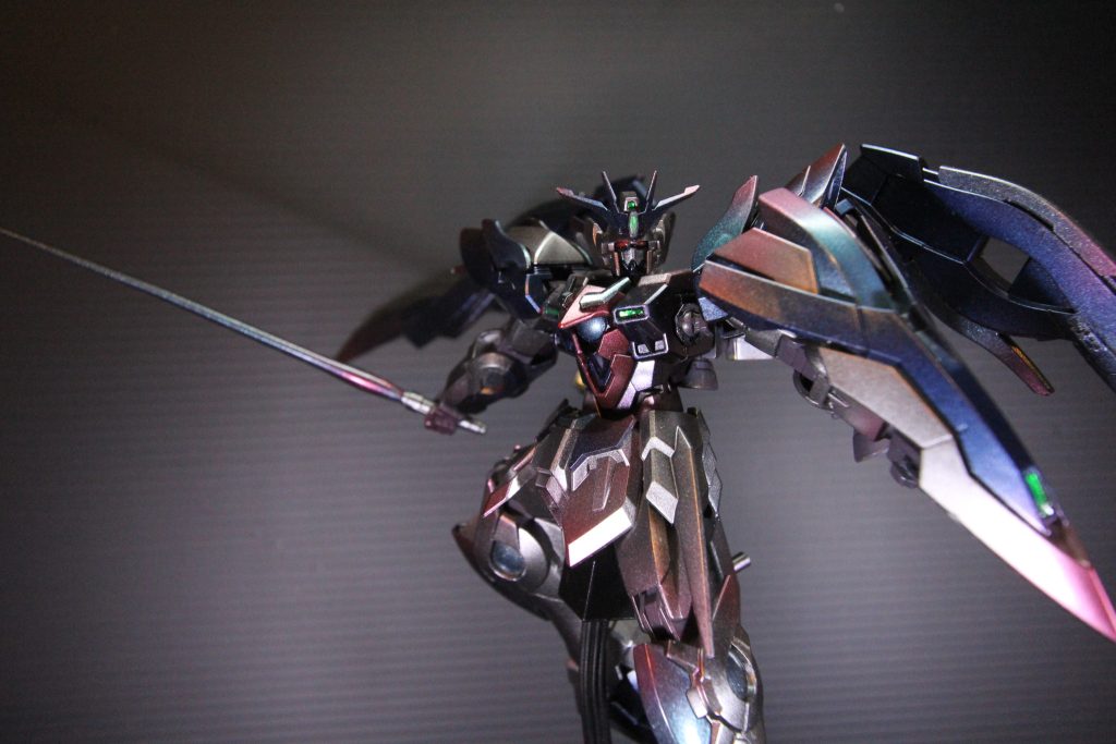 ビームサーベル構えシールドは腰部にマウントできるようにしました