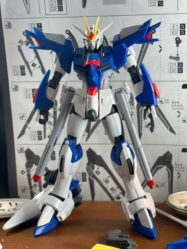 素組ですこの段階では羽をオミットしようかと迷っていました。羽無しもスッキリしてカッコいいです!