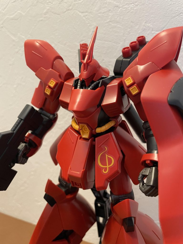 最初肩パーツを前後逆にして組み立ててしまいましたが、そちらも肩がシンプルでカッコよかったです。