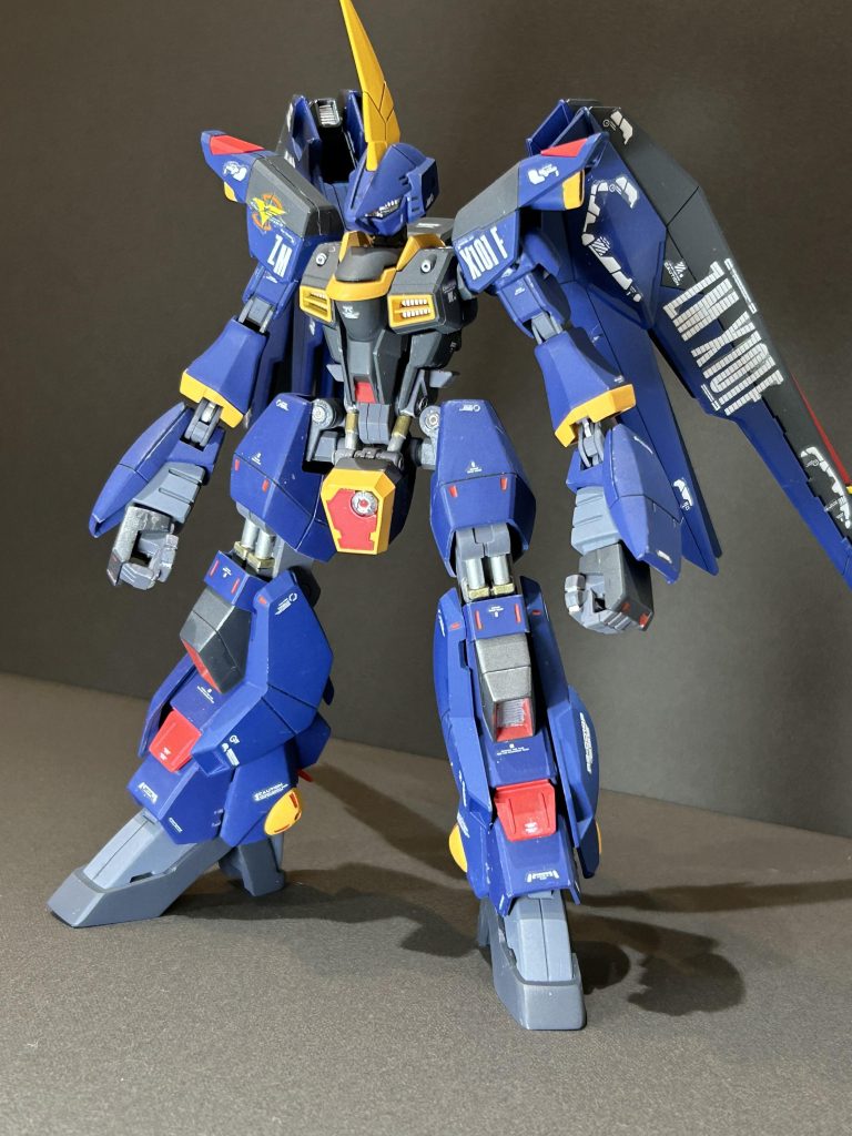 ZAFTとティターンズが極秘裏に開発したモビルスーツ。フリーダムのニュートロンジャマーキャンセラーをはじめとした高性能・ハイスペックを、ティターンズの代表モビルスーツ・バーザムに搭載した最高級モデル。