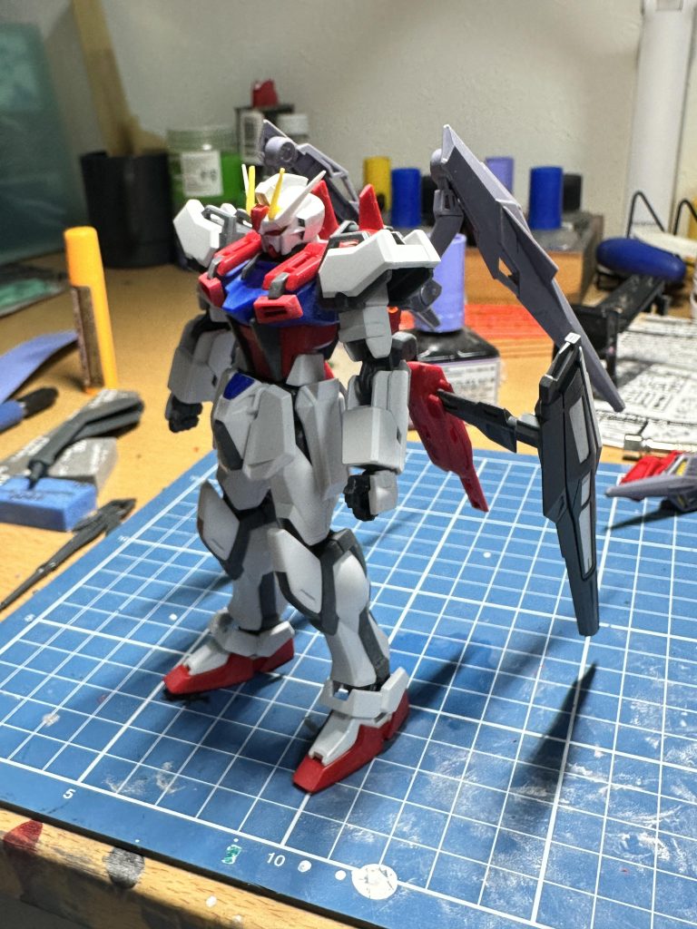 パック装備。今回はたまたま余っていたなにかのキャンペーンの赤いユニバースブースターを使用しました。以下何枚か。