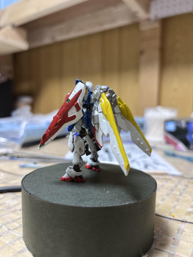 まとめ....少しづつ色んなことに挑戦して、ちょっとづつ出来ることが増えてくるのは嬉しいものです。今回のように、全く歯が立たないという経験から、自分の立ち位置を自覚して、また少しづつ努力を重ねていかないといけないと強く思いました🤢とりあえず、このウイングガンダムは自分への戒めのために、いつも目につくところに飾っておきます🤤
