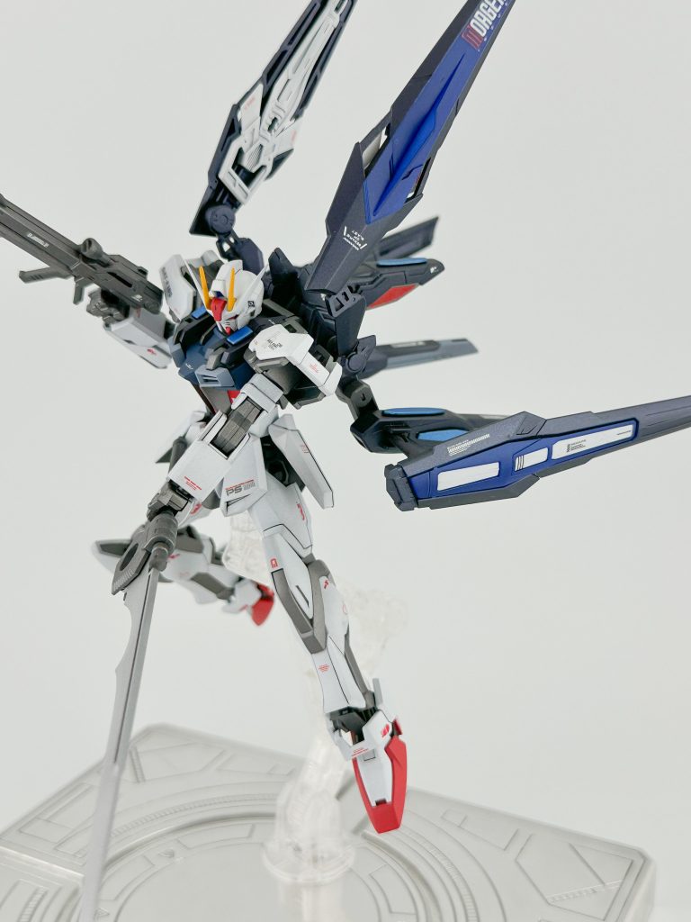 各スタビライザーはもともとの可動を引き継いでいるので上下にはいろいろ動かせます。