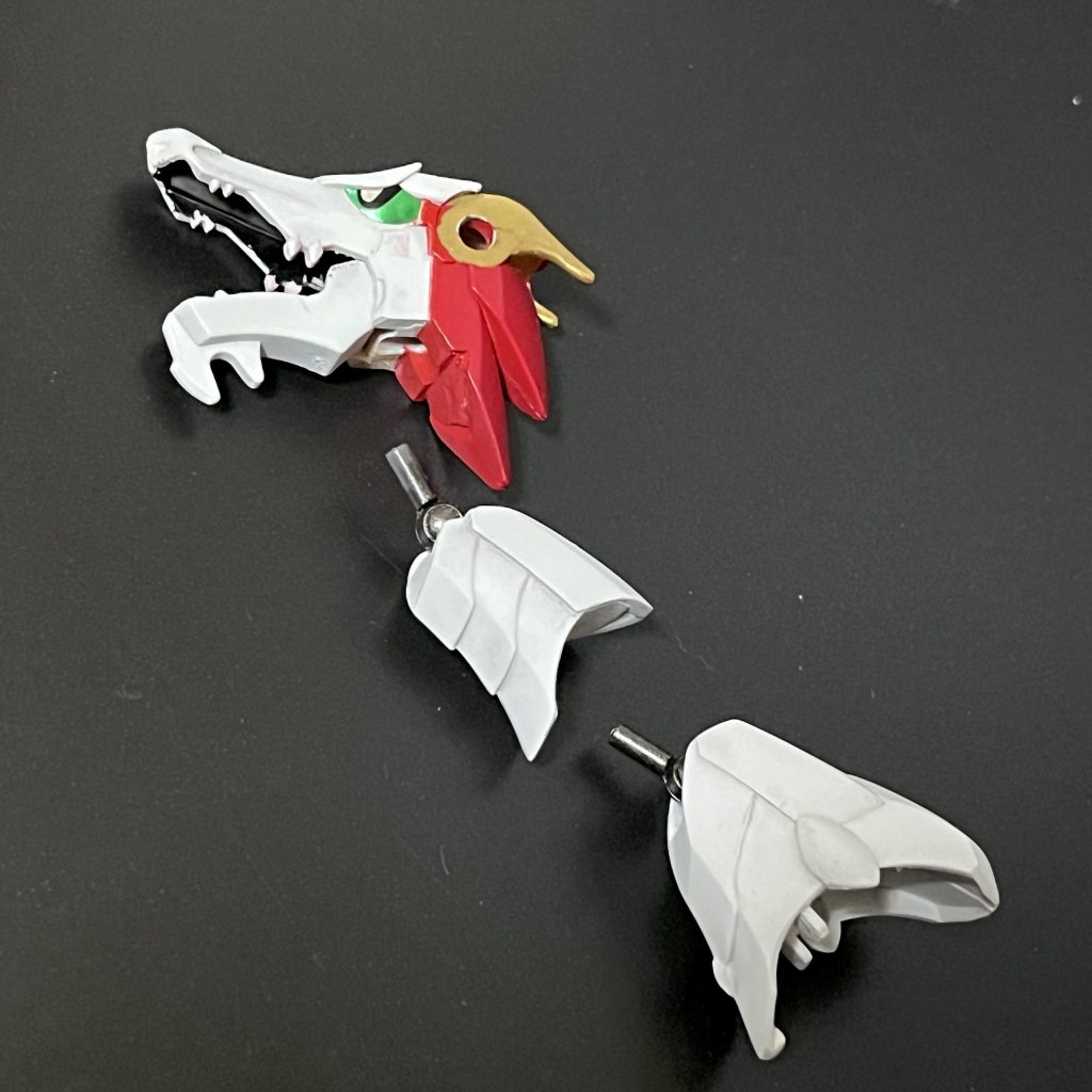 龍の首は３分割してジョイント接続にすることで自由に稼働することができるようになりました。またクリアランスが確保されたので、口が大きく開くようにもなりました。