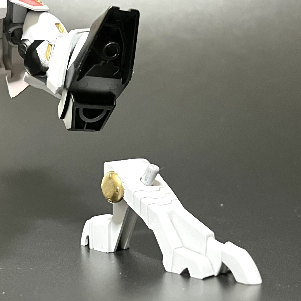 EXスタンダードの足裏にはもともと穴が空いているので、龍下駄にプラ棒を設置して接続できるようにしてあります。