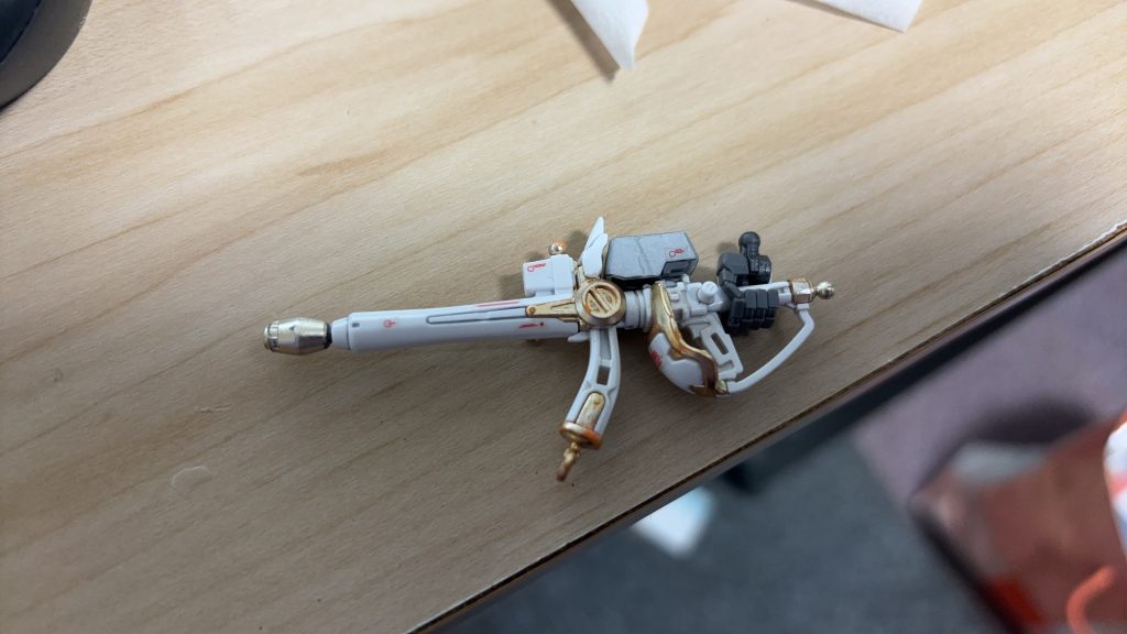 金と白、ちょっと銀のバランスはカッコいい気がする