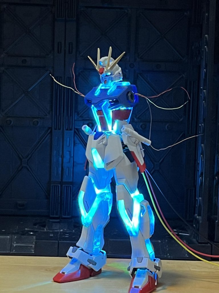 組み立て途中に何度か断線しました。通常とは違う手順で組み立てるのが大変です。