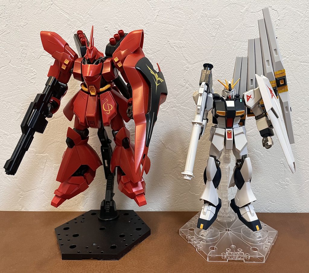 νガンダムとのサイズ比較です。