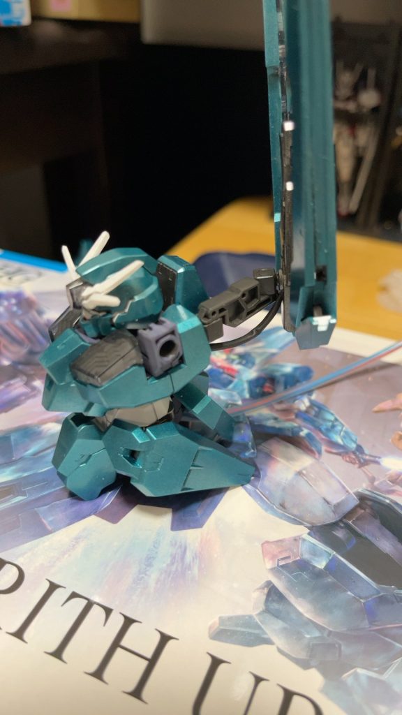 アームに電線を通す事ができなかったので、接続ケーブルっぽく作って誤魔化しました。