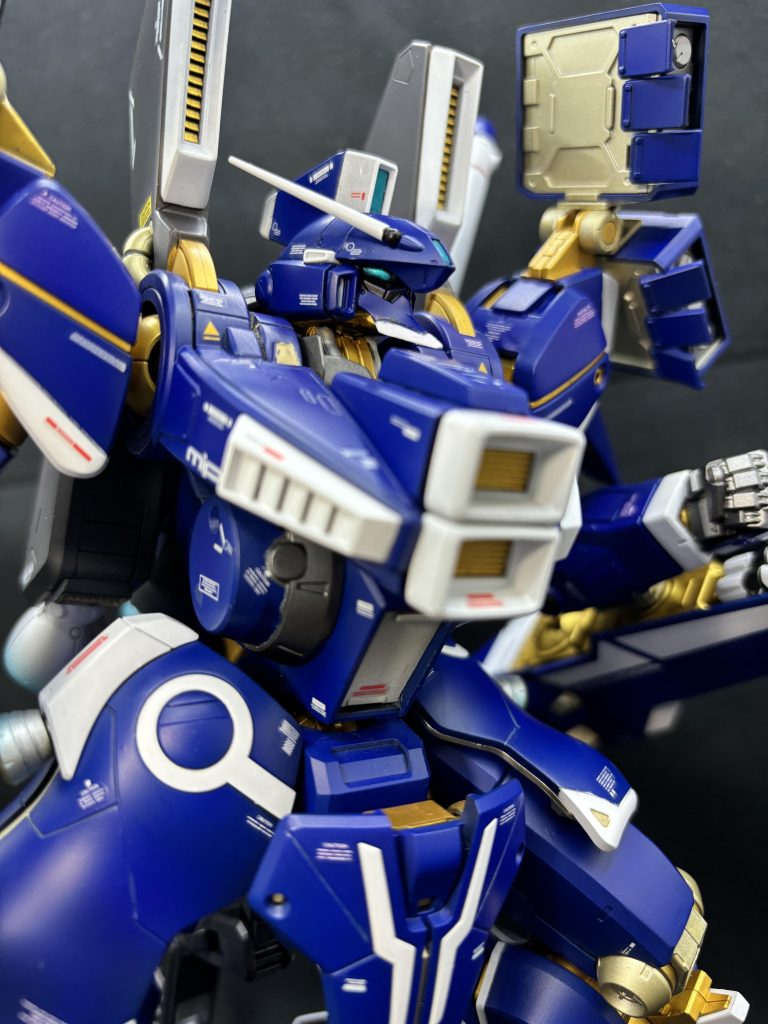 ツインアイも蛍光ブルーグリーンで！ビコーンシステムにはなってるはずですが、ライトがないのでそのままですw