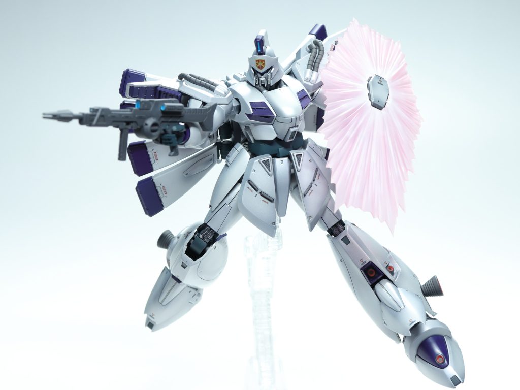 パッケージ画像風のライフル&シールド写真。シールド基部のビーム噴出孔(?)からビームが出ているように見えるようにビームを削りました。