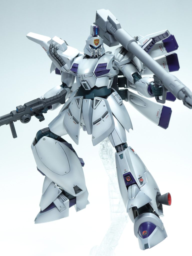 ビームランチャーは連邦軍のMSからパクったものを使用しているらしいので、ライフルとは色を変えています。