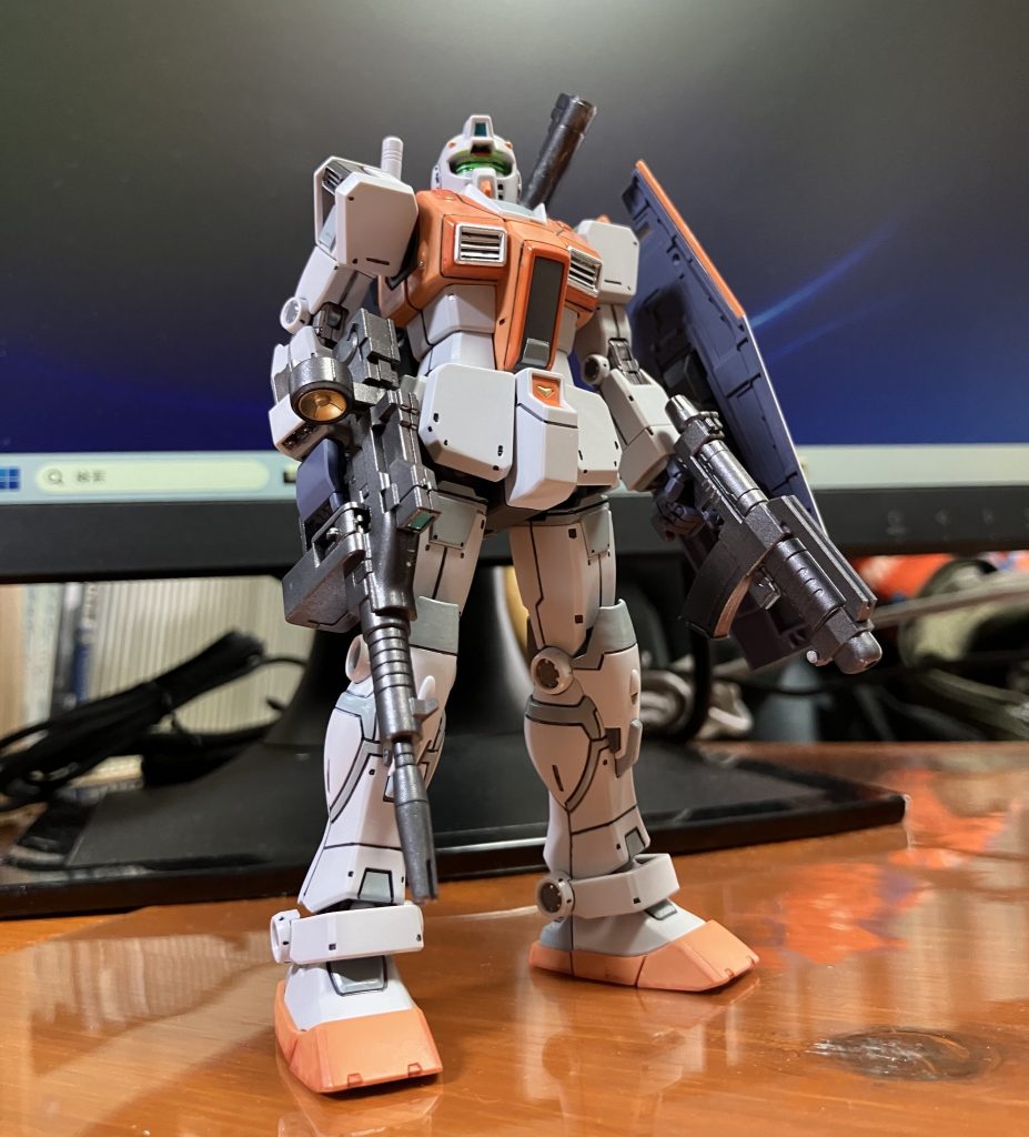 デカール貼付前。付属の水転写デカールに連邦軍デカールを少々追加しました。