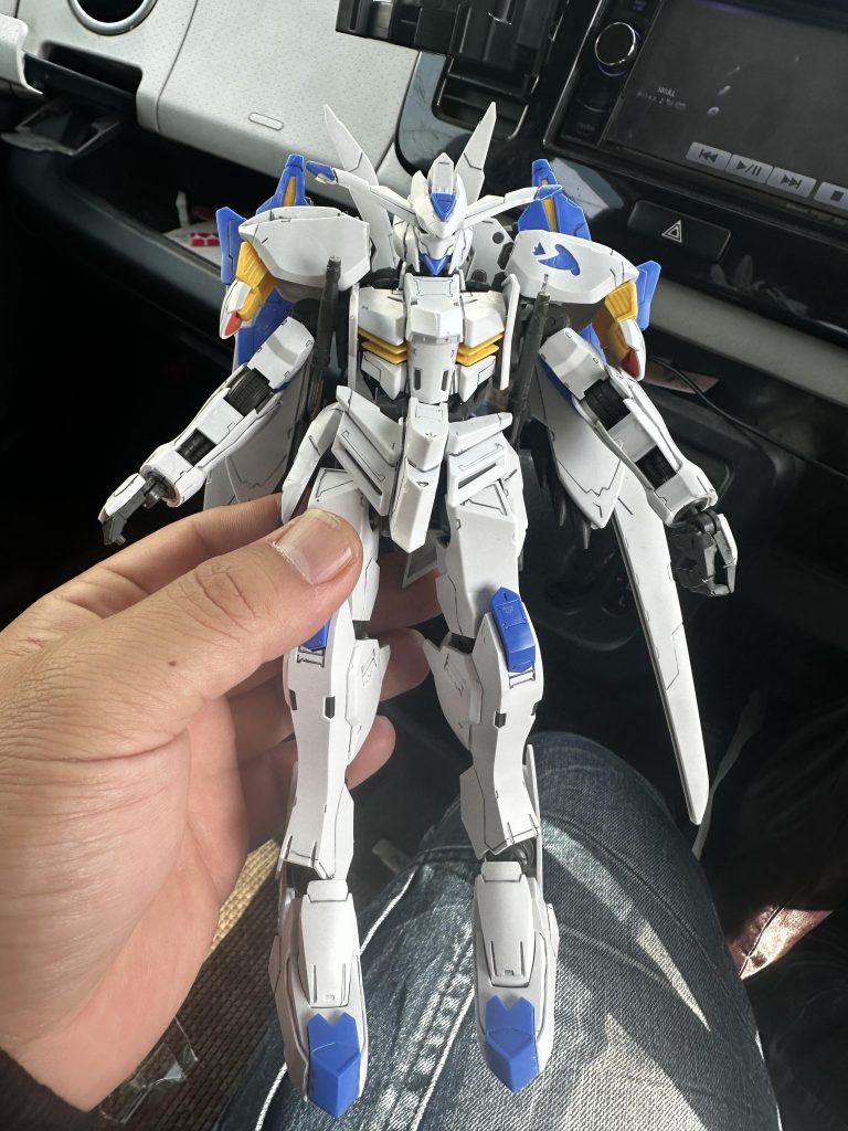 ハンドパーツが欠品している状態に加え関節の弱さを補強しようと試みたのか瞬着の跡や股関節部分がえぐれているわで見えない状態だったので買ってから愕然としました。