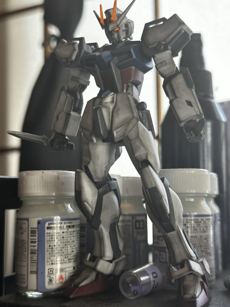 モノアイとサブアンテナは蛍光オレンジで塗装しています。