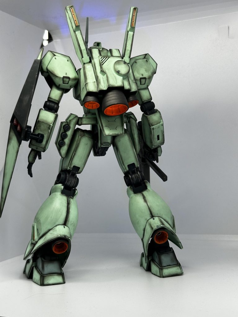 ブラックライトでバーニア内部は発光するんですが全てを同時に発光させられないもどかしさ。。