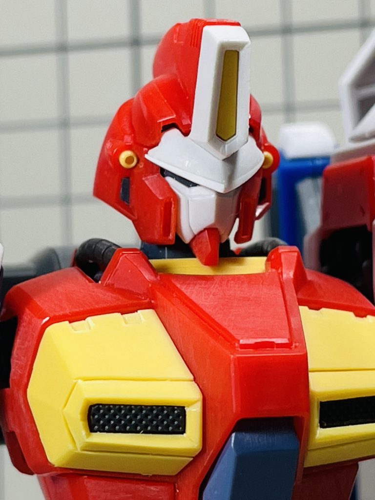 ヘルメットのツバ?は、プラ板で目つきを悪く。