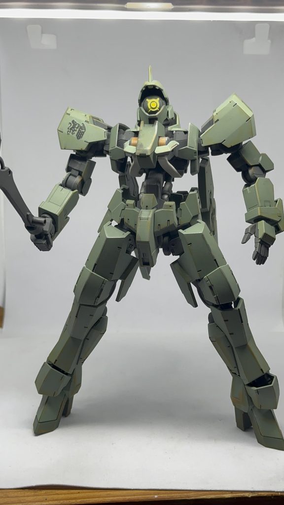 モノアイ?は付属のシールではなく塗り分けました。