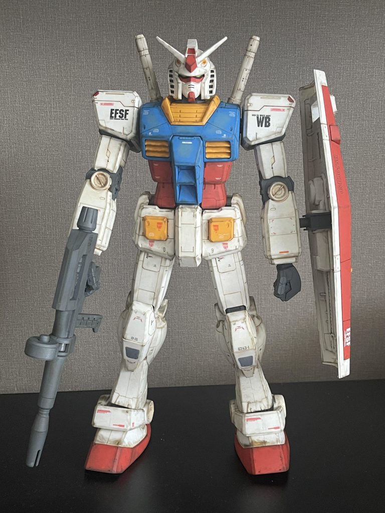 初のRX-78-2がメガサイズになろうとは、、。これを機にでっかいプラモデルにハマりそうです。デストロイが積まれているので、これもまた作ります。