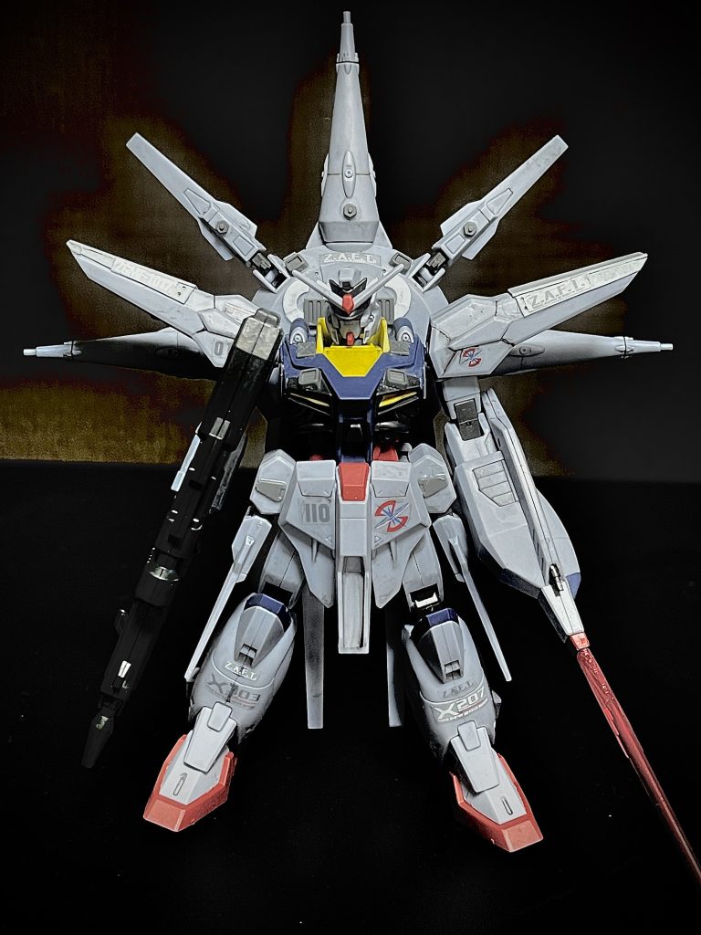 頭部。額のパネルをプラ板で足して、目がもう少し隠れるようにしました。