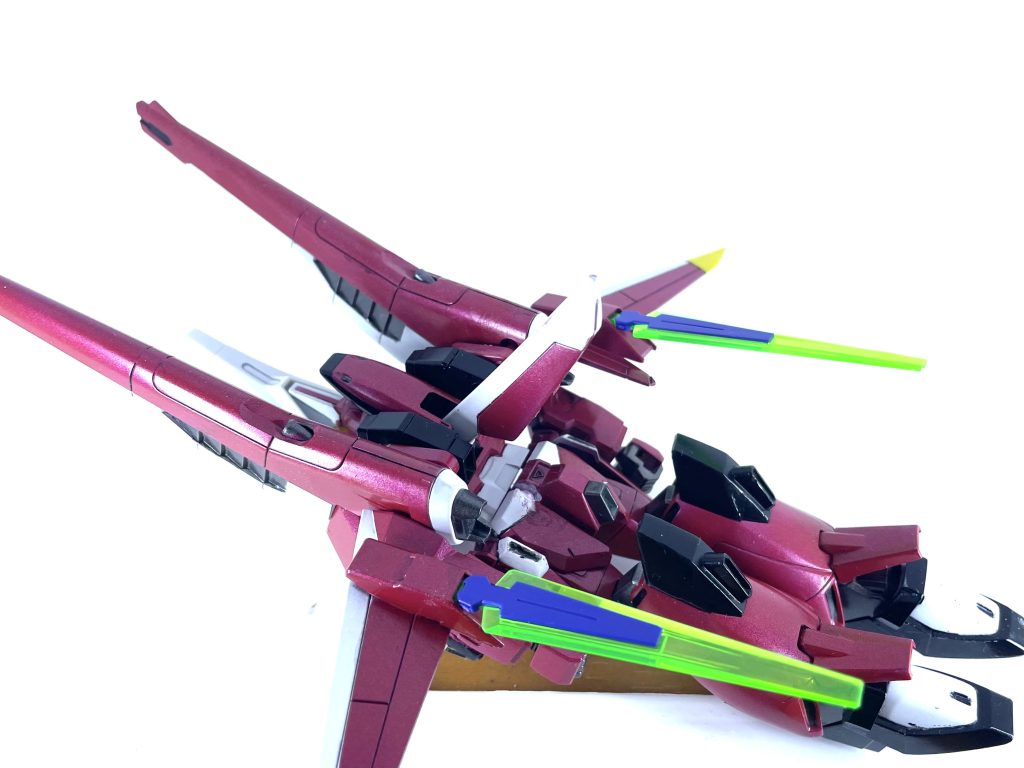 変形時です。こう見るとドラグーンも塗ればよかったと思います