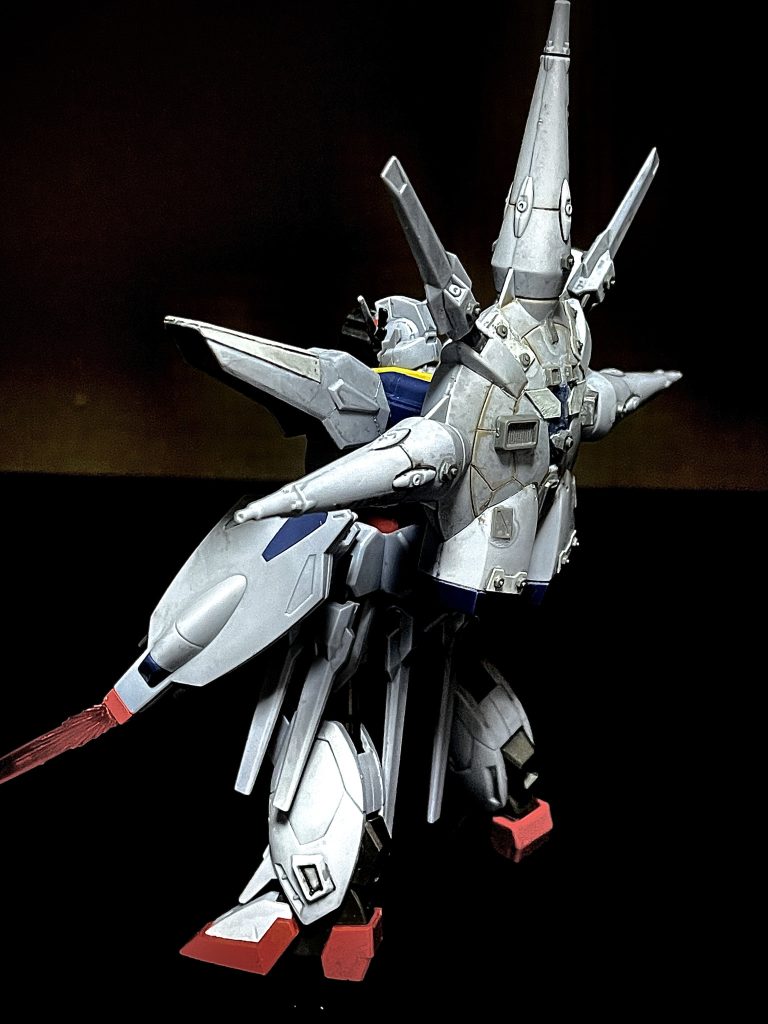 前回投稿したメガサイズガンダムが棚から落下し、大破するという悲劇を乗り越えて制作しました。心残りすぎたので、また今度MGver.kaRX-78を制作します。現在は、HGアッガイを制作中です。