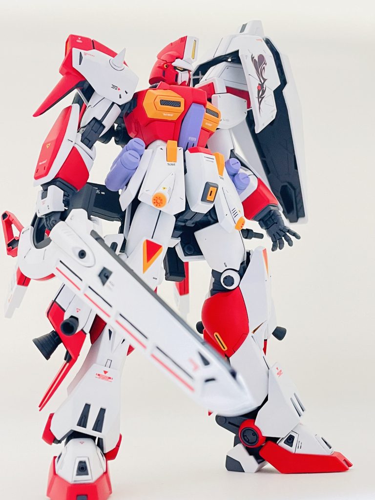 大型ソードにはラインデカールをあしらいました。