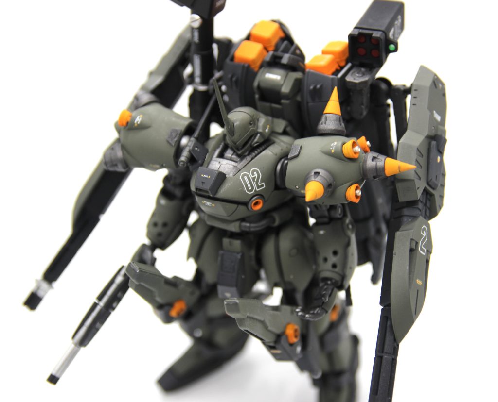 全体はこんな感じです。ビームガトリング×2腕部マシンガン×1バタフライライフル×1ミサイルポッド×1ジャイアントバズーカ×1と、武器を切り替えなくても複数使用できるをコンセプトにしております。