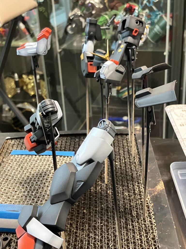 水性ホビーカラーをエアブラシで塗装。