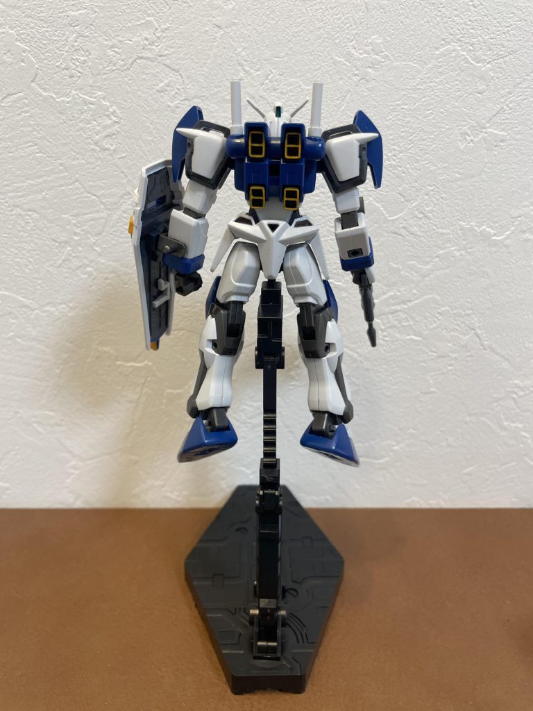 後ろ姿です。初めてアクションベース2を使いましたが、ネジがあって驚きました！