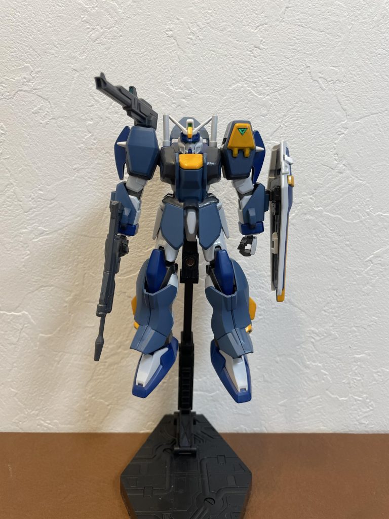 腕の向きを若干変えると、装甲が多めに見えて、また印象が違いますね。