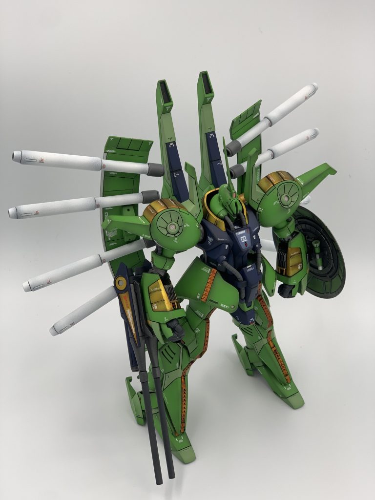 カラーリングはオリジナルよりも濃いめのグリーン基調で塗り分け。