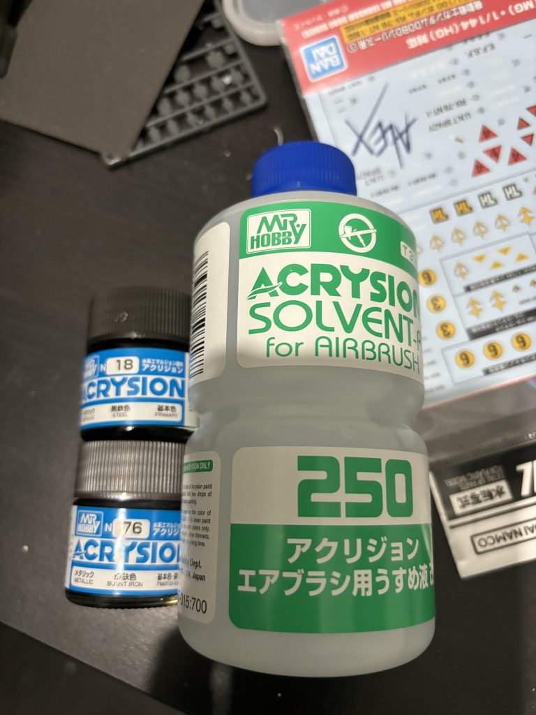 作品名：<p>アクリジョンの薄め液と塗料買いました！ これでABSの塗装も安心してできます☺️ ABSって本当に割れると思わなくて以前パワードジムの関節をラッカーの筆ベタ塗りでモロって割れてからトラウマになってABSキットを避けていま […]</p>