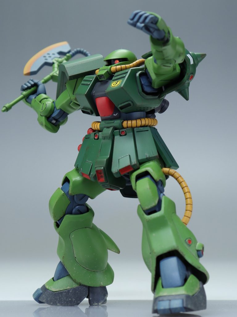 色々ポーズをとらせてみました。キットのヒートホークは小さかったので、Gフレームのヒートホークを移植して大きくしました。
