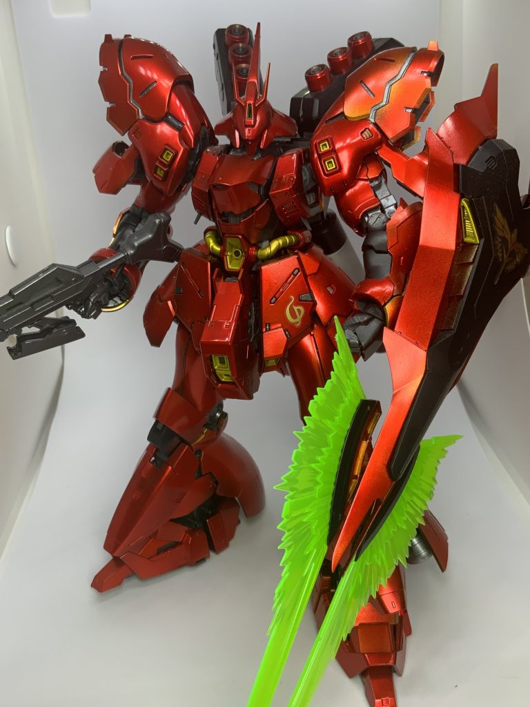 何で塗ったかまた忘れてしまってるんですが、覚えてる範囲だと黒サフ→スターブライトブラス→ガイアプレミアムレッドの順で塗っていますあと赤は何気に2色で塗り分けているんですがあまり目立たないのが残念っすね