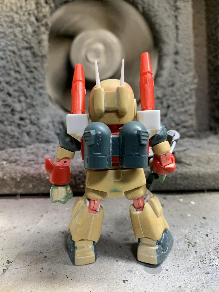 腰はSDCSジムパーツを改造しています。