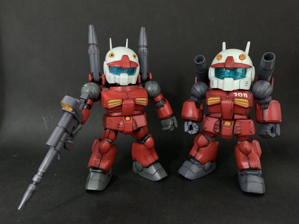 実はSDCSガンキャノンは2機目です。向かって左がver.2.0、右が1.0です。ver.2はシュッとし過ぎたので、ver.1と2の中間くらいの太さで新たに作ろうかな〜と検討中です。