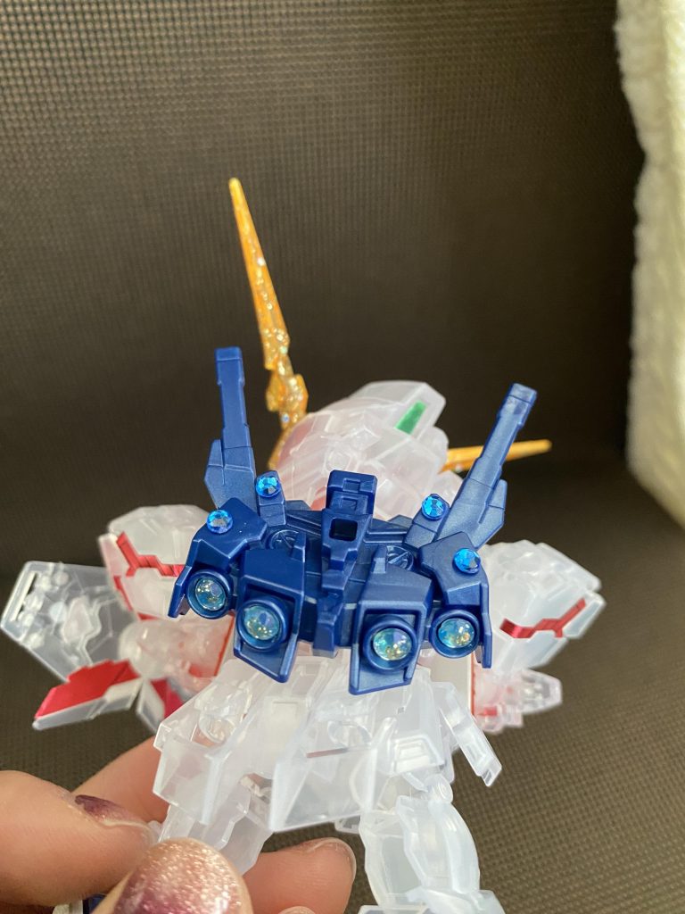 シルバーデコシールの上から、青いマニキュアとラメマニキュアを塗ったら理想の青デコシールになって満足！