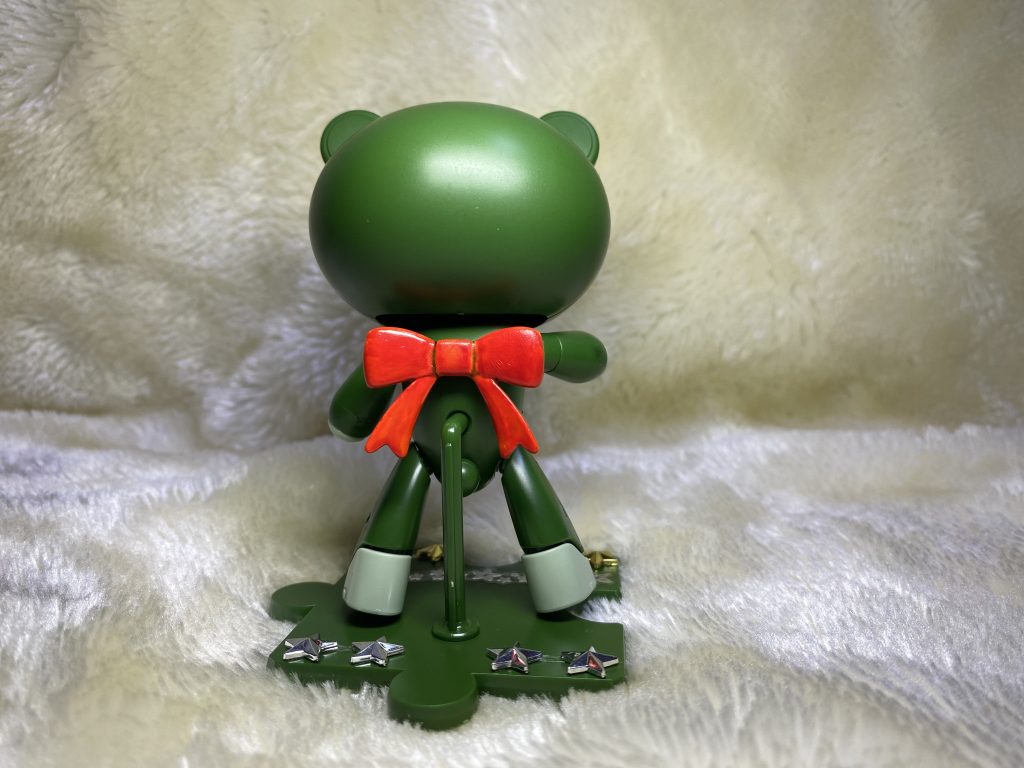 後ろリボン🎀は赤いリボンに塗装！ピンクのガンダムマーカーを先に塗ったことで青みが見えなくなりました！