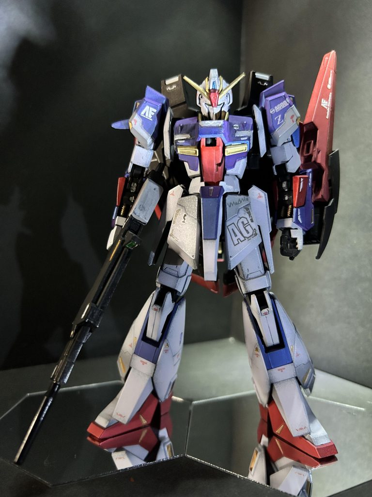 正面ショット。胸、肩、腰、太もも、ふくらはぎ（外側）に加工を加えてます。筋彫りの線が綺麗に出ない。プラ板馴染まない等反省点も多いですが伸びしろだということで笑