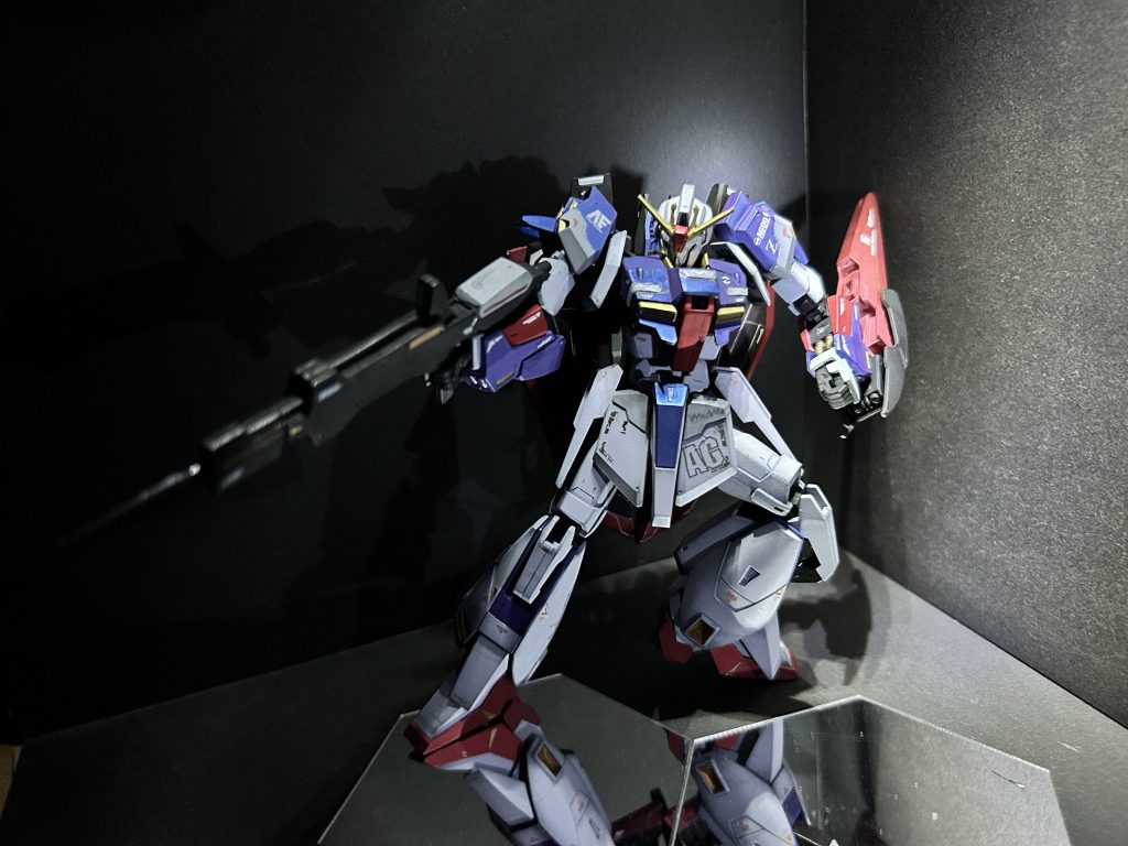 射撃ポーズ。可動域は凄いですね。（顔の左右以外）