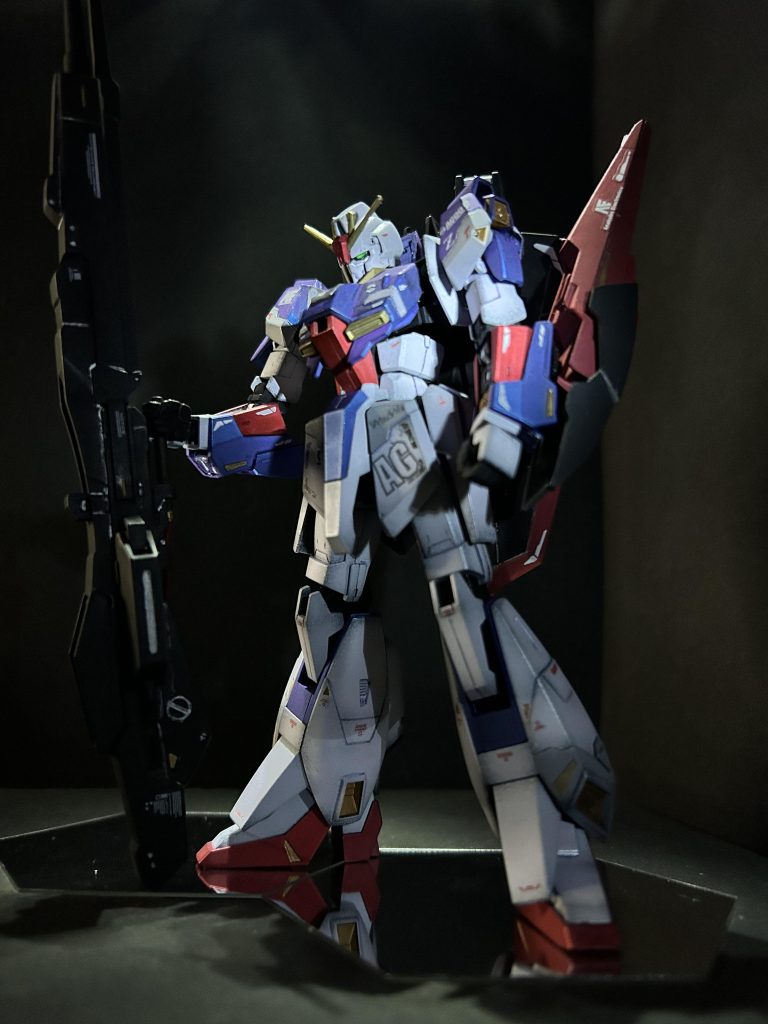 左から。ハイパーメガランチャーは黒仕様に。多くの方が黒にしていて格好良かったので。フレームなどはガンメタで塗装したのですが、ほぼ黒に。次回以降、注意します。