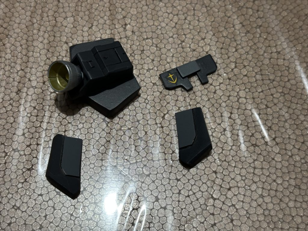 今回の追加装甲プラ板やパテで改造したパーツはしっかりサフ吹きして確認しないと目立つので要注意でした。