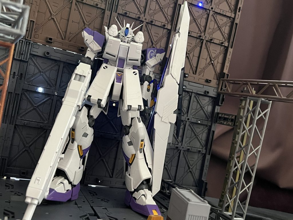 アナハイム　フォン・ブラウンMS開発工廠格納庫ジオラマ♪  MG  FA-93  ν GUNDAM ver.ka HWS装備仕様オリジナルカラーver. & MS格納庫ジオラマ♪✨✨✨✨✨✨✨✨✨–2枚目/制作者：SINANJU
