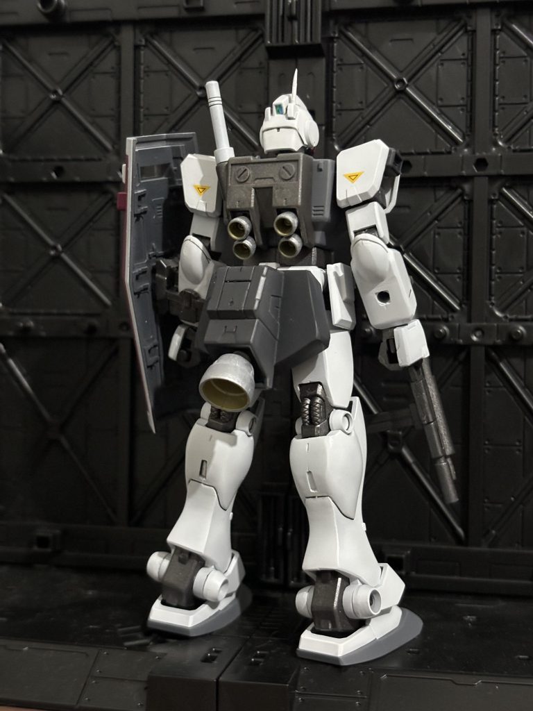 リアアーマーは何もないのも味気ないのでビルダーズパーツの大型バーニアを後付けしてみました。