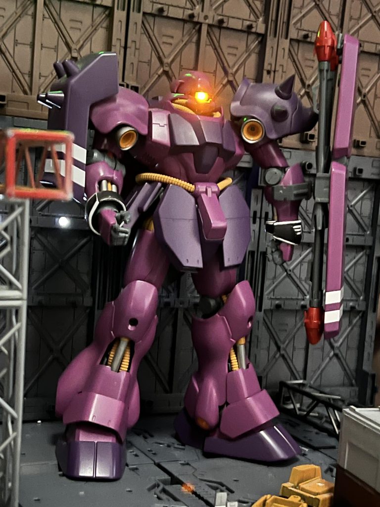 AE& NEOZEON袖付き部隊MS格納庫ジオラマ　MG  AMS-119C  フル•フロンタル親衛隊アンジェロ•ザウパー大尉カスタム専用機カラーver. & MS格納庫ジオラマ♪ ✨✨✨✨✨✨–3枚目/制作者：SINANJU