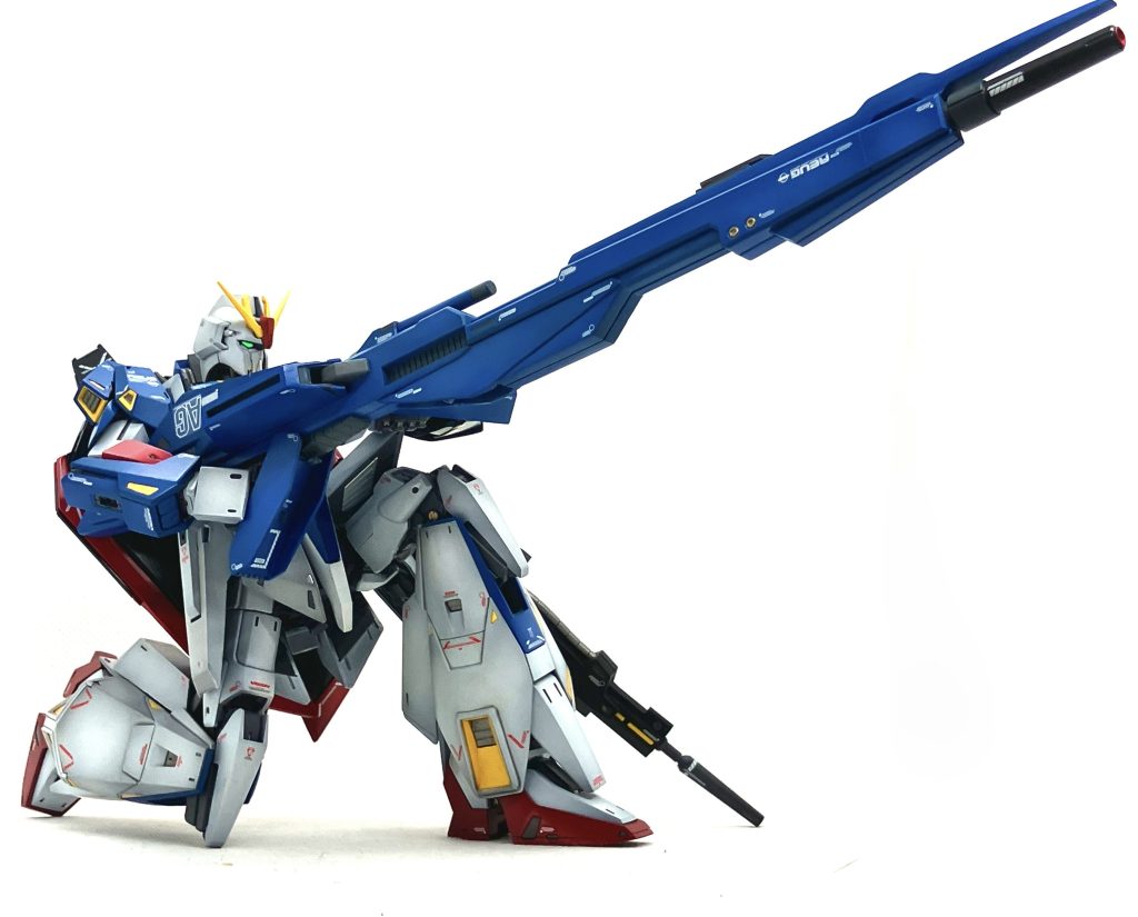 膝立ちでハイパーメガランチャーを構えさせてみました。