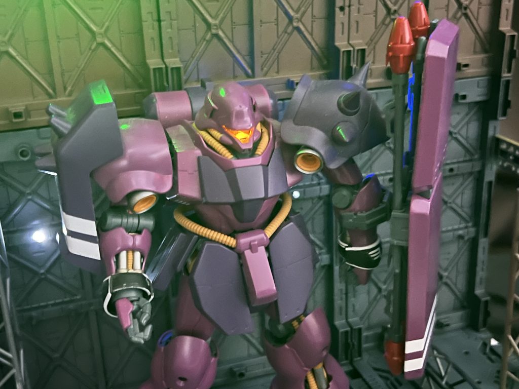 AE& NEOZEON袖付き部隊MS格納庫ジオラマ　MG  AMS-119C  フル•フロンタル親衛隊アンジェロ•ザウパー大尉カスタム専用機カラーver. & MS格納庫ジオラマ♪ ✨✨✨✨✨✨–8枚目/制作者：SINANJU