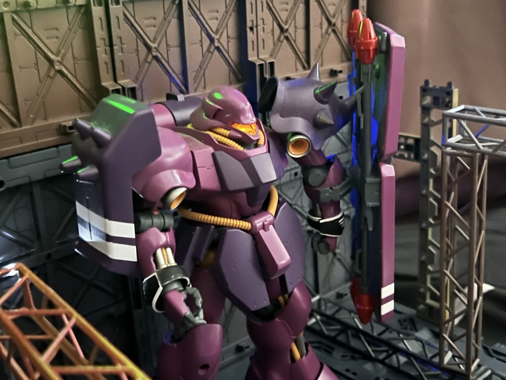 AE& NEOZEON袖付き部隊MS格納庫ジオラマ　MG  AMS-119C  フル•フロンタル親衛隊アンジェロ•ザウパー大尉カスタム専用機カラーver. & MS格納庫ジオラマ♪ ✨✨✨✨✨✨–4枚目/制作者：SINANJU